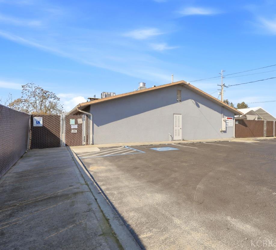 865 E Grangeville Blvd, Hanford, CA 93230