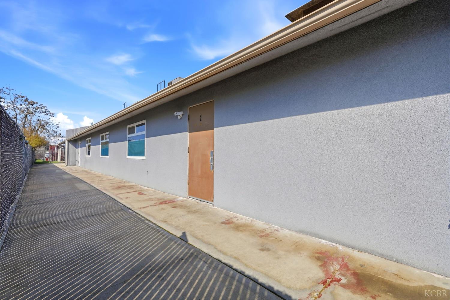 865 E Grangeville Blvd, Hanford, CA 93230