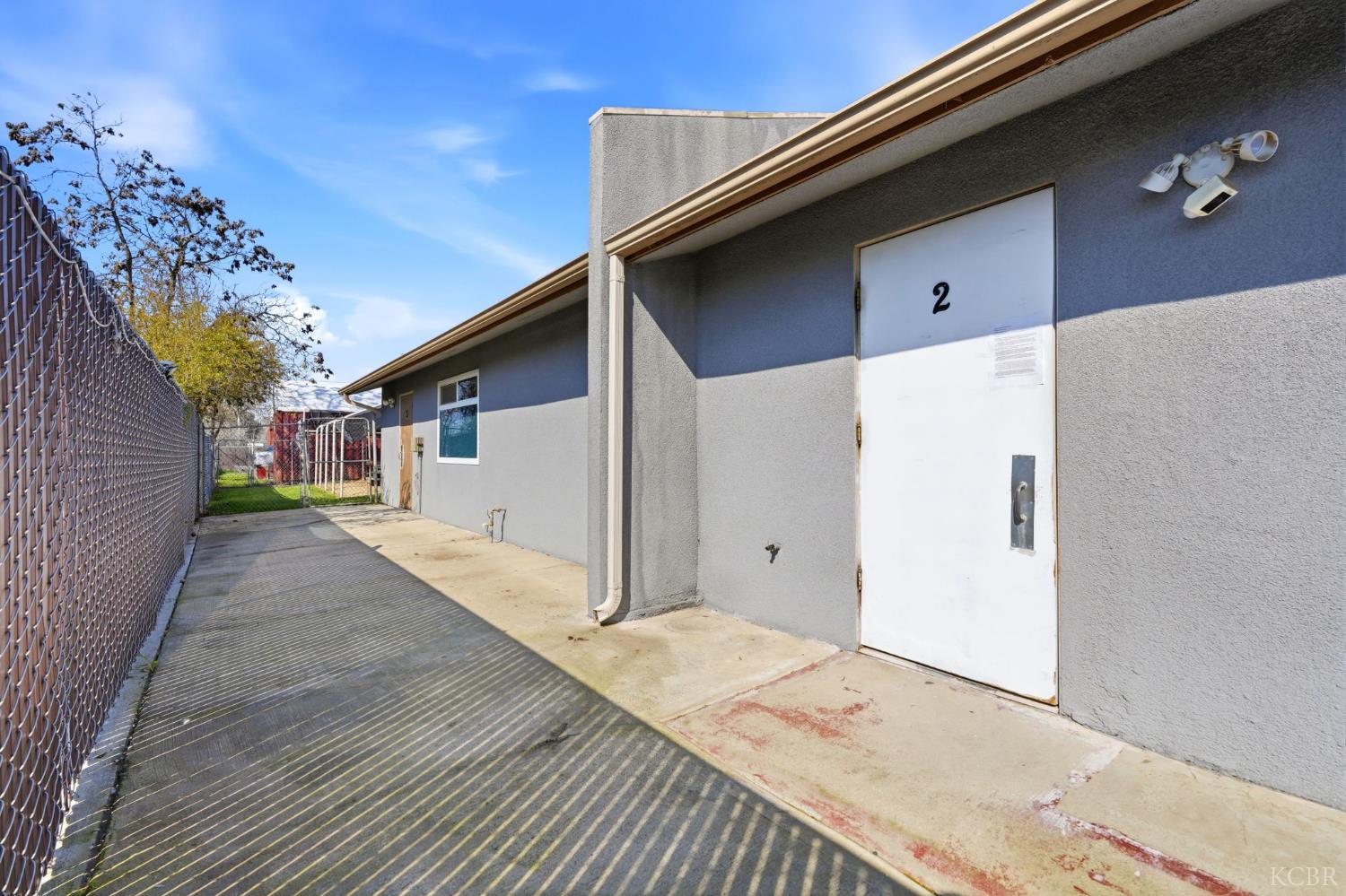 865 E Grangeville Blvd, Hanford, CA 93230