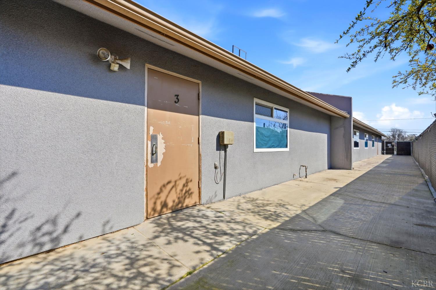 865 E Grangeville Blvd, Hanford, CA 93230