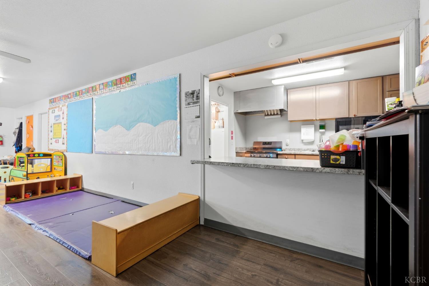 865 E Grangeville Blvd, Hanford, CA 93230