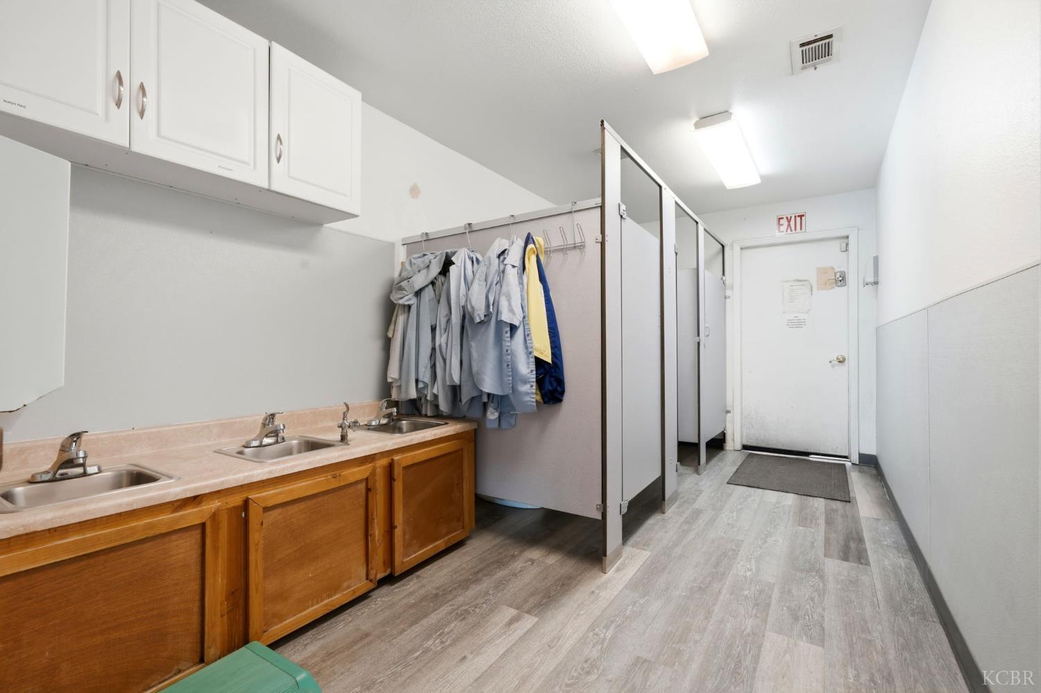 865 E Grangeville Blvd, Hanford, CA 93230