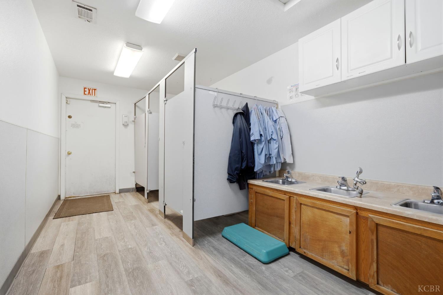 865 E Grangeville Blvd, Hanford, CA 93230