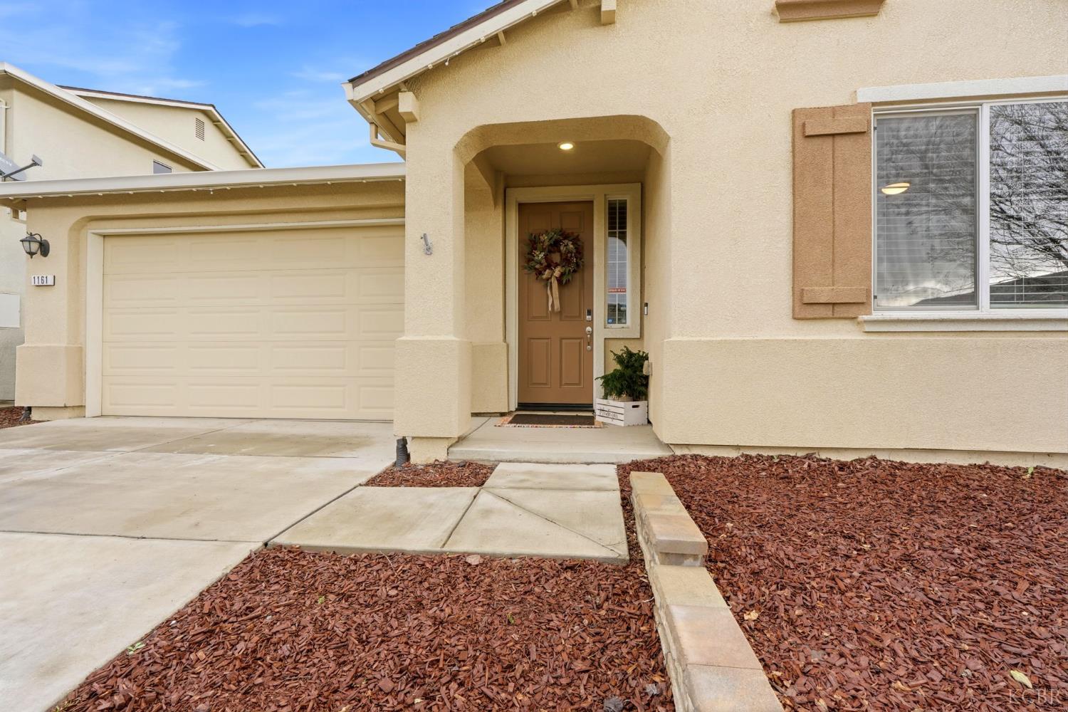 1161 Greenbrier Dr, Hanford, CA 93230