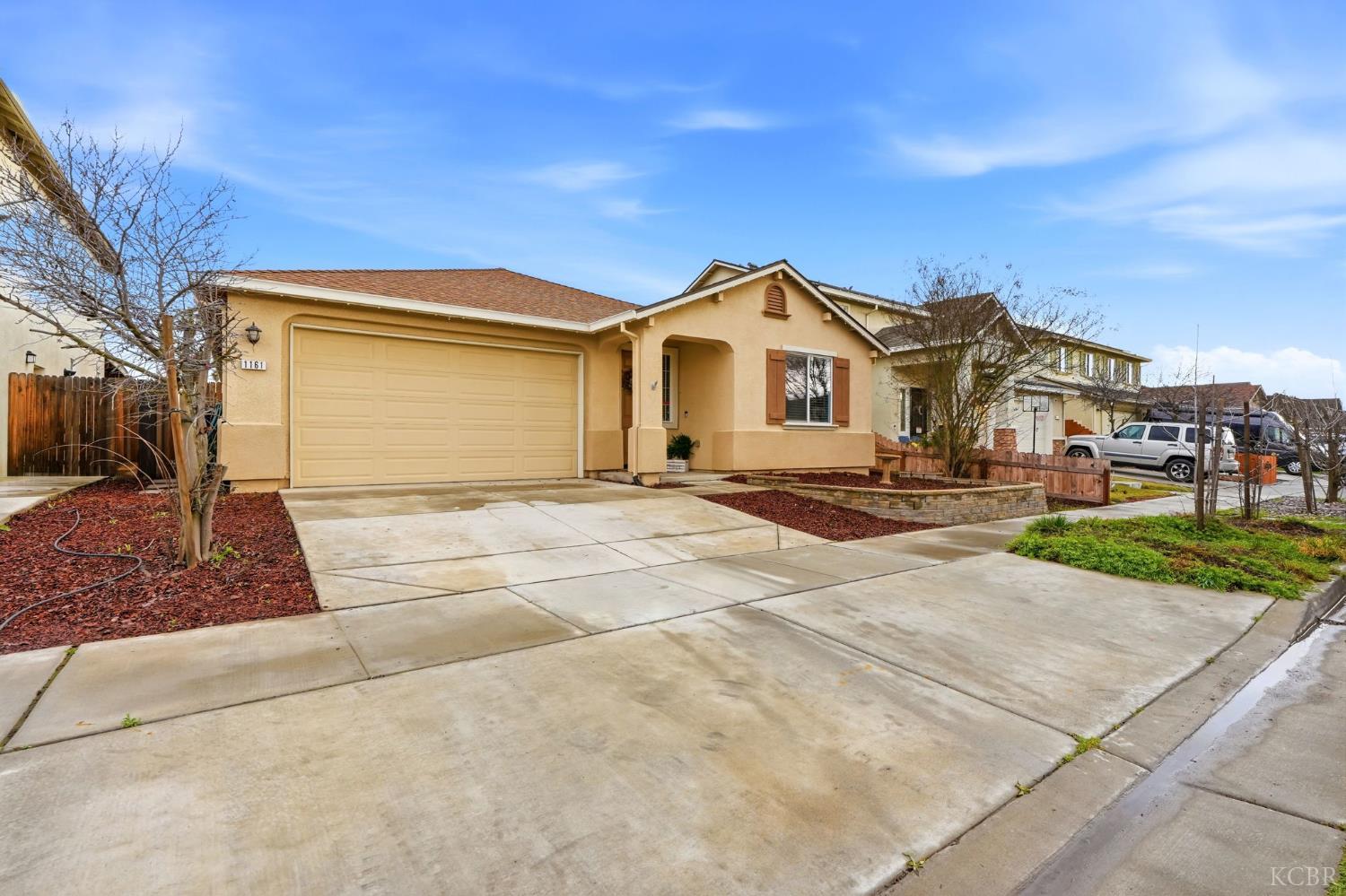 1161 Greenbrier Dr, Hanford, CA 93230