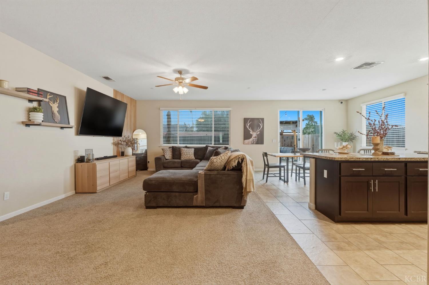 1161 Greenbrier Dr, Hanford, CA 93230