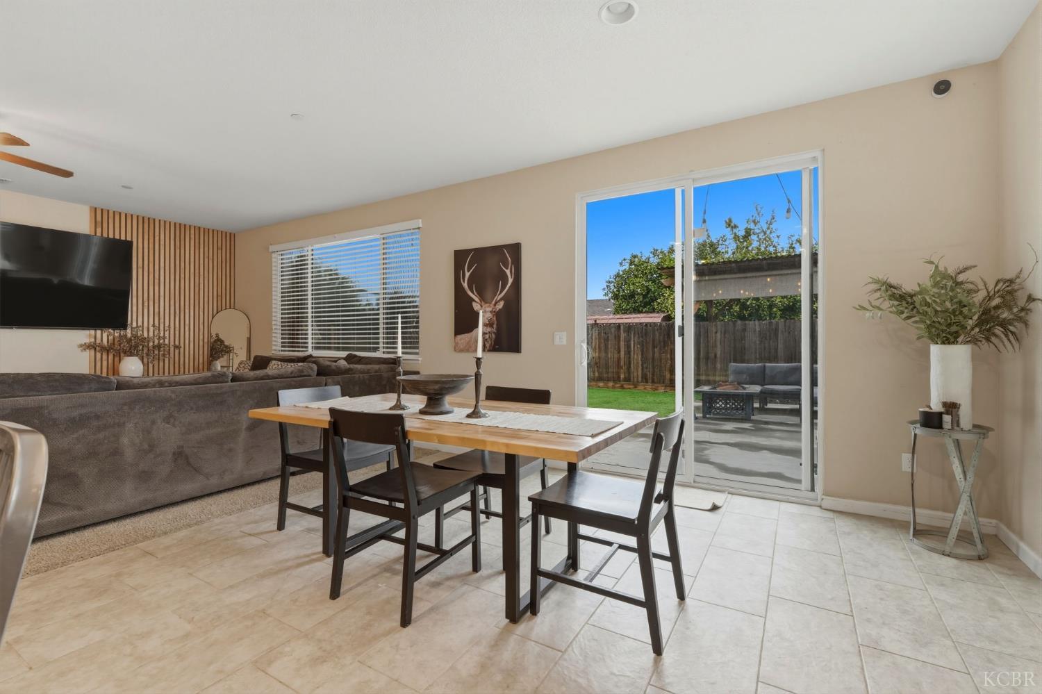 1161 Greenbrier Dr, Hanford, CA 93230