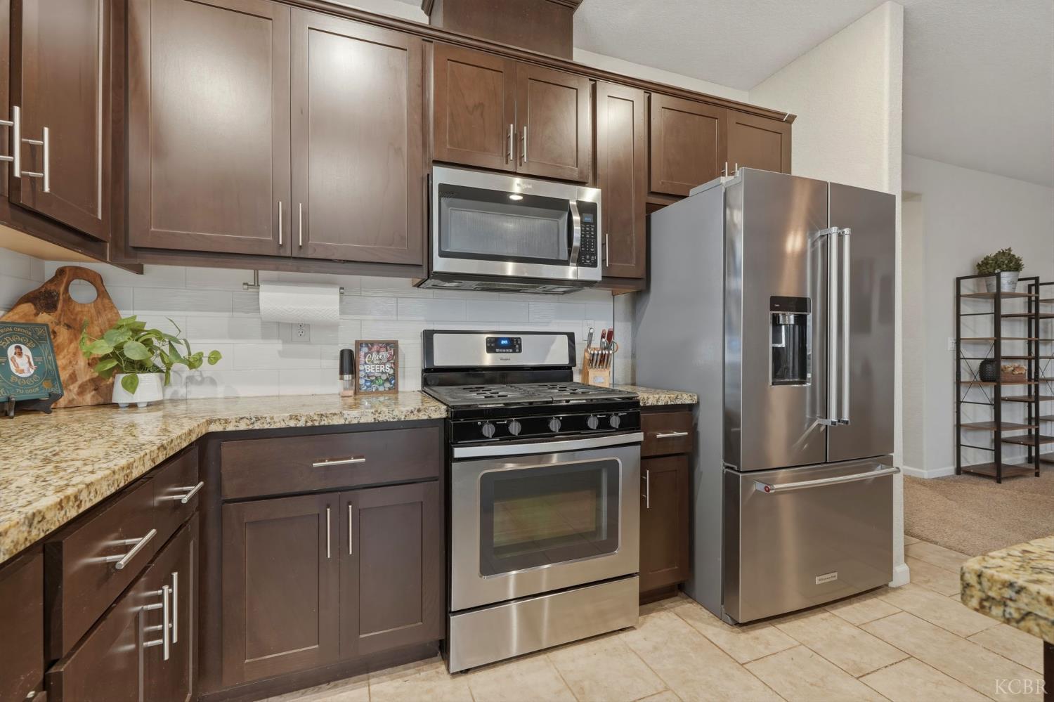 1161 Greenbrier Dr, Hanford, CA 93230