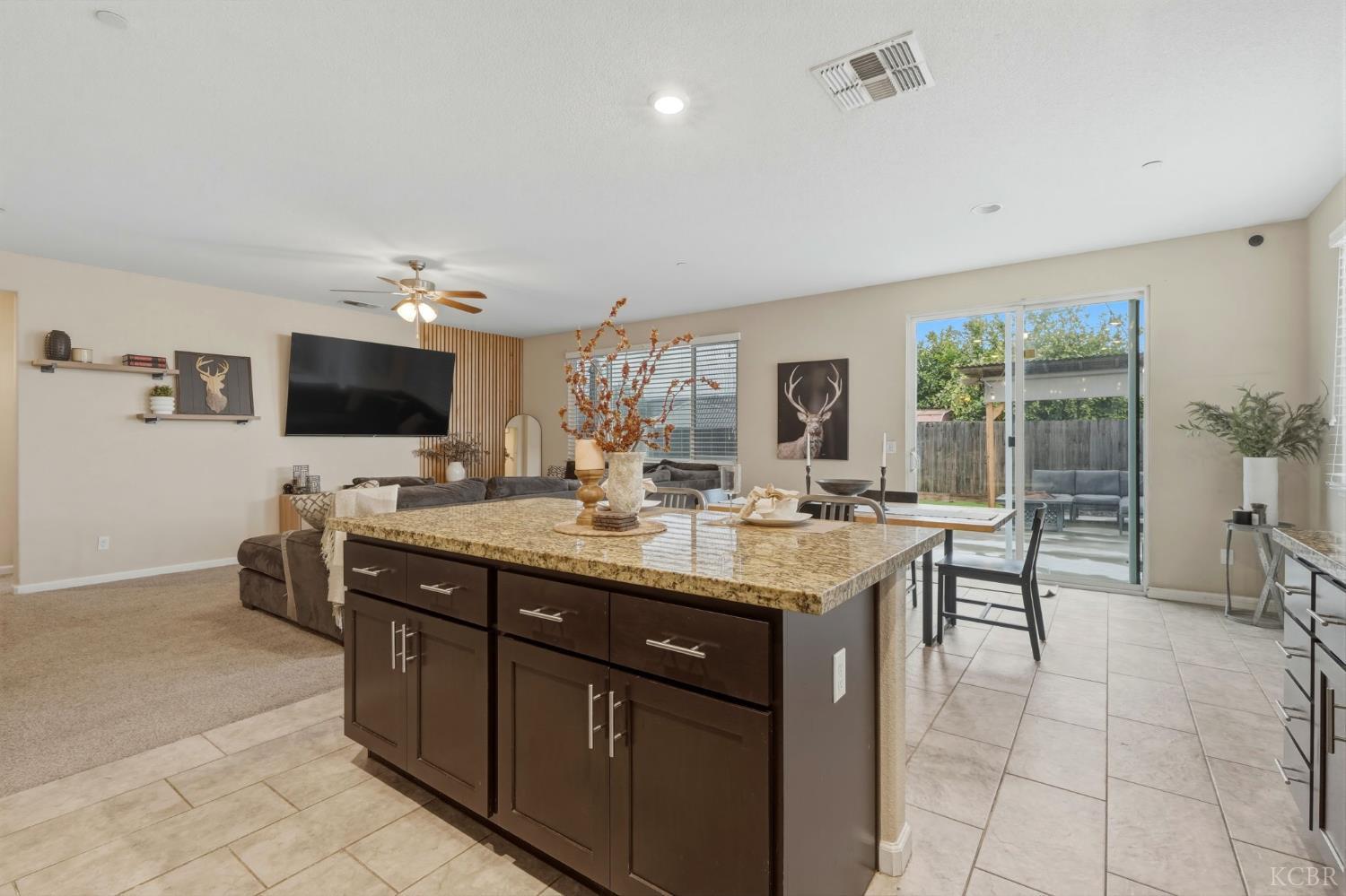 1161 Greenbrier Dr, Hanford, CA 93230