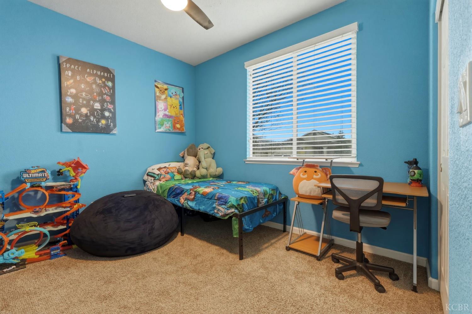 1161 Greenbrier Dr, Hanford, CA 93230