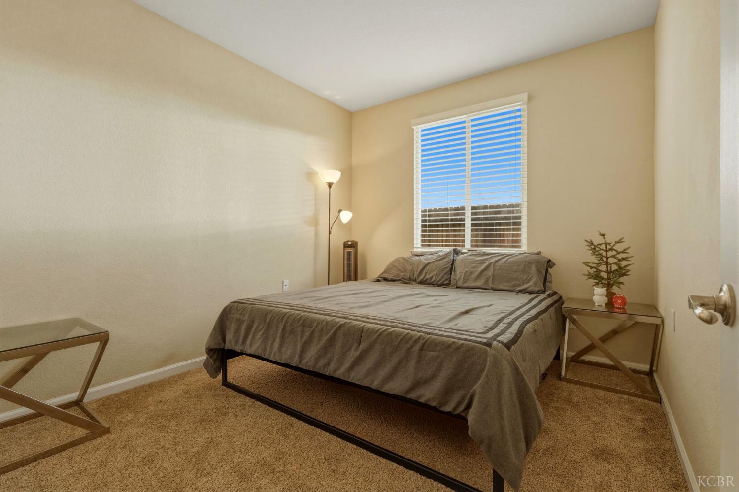 1161 Greenbrier Dr, Hanford, CA 93230