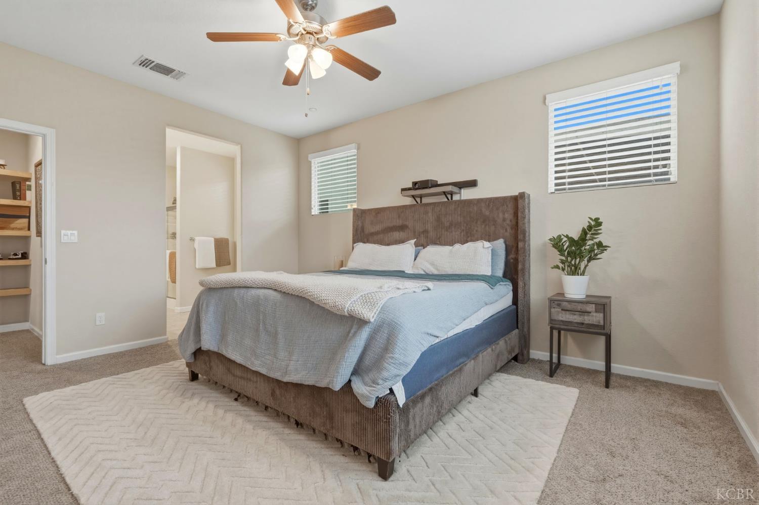 1161 Greenbrier Dr, Hanford, CA 93230