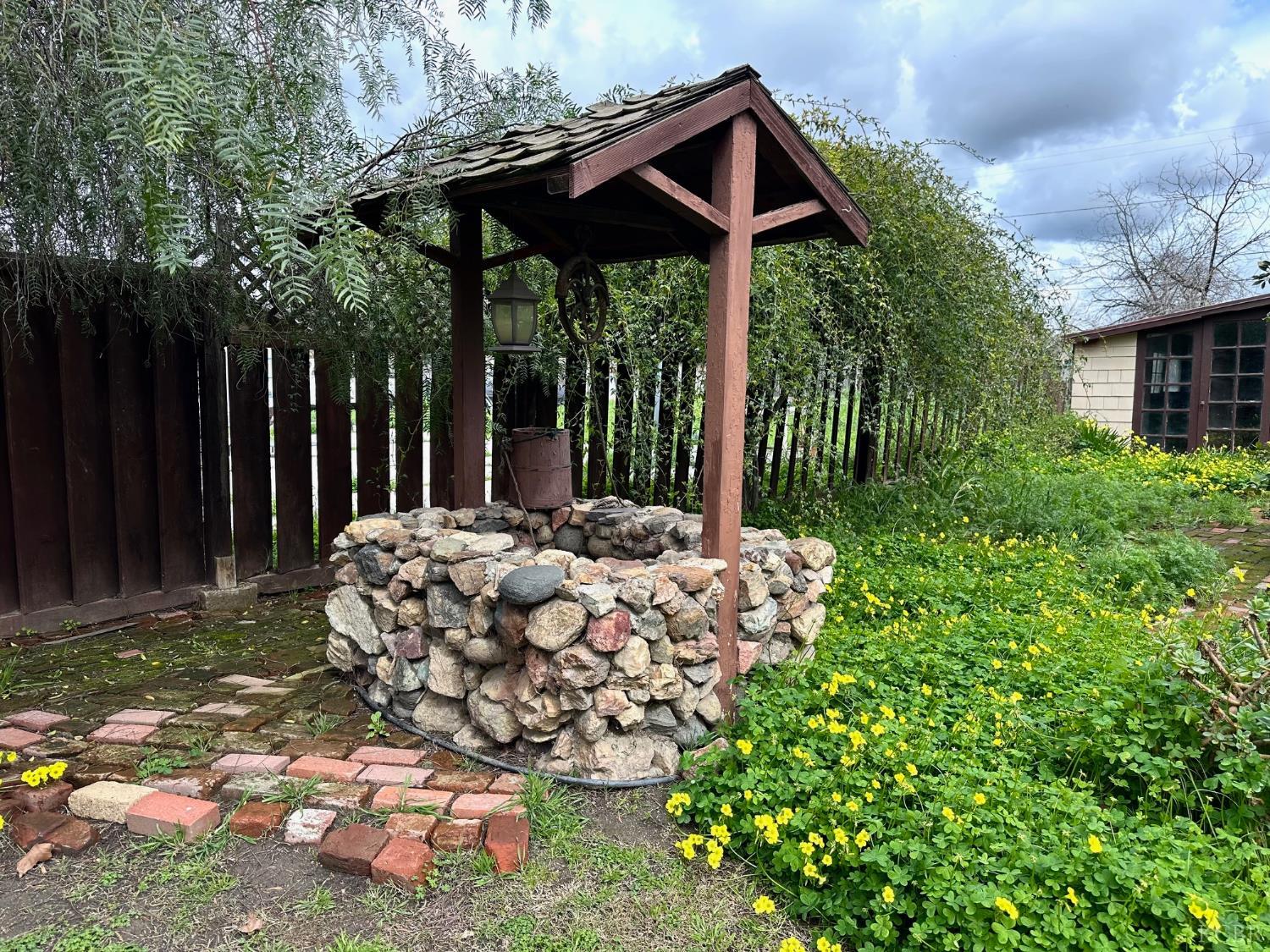 1301 N Douty St, Hanford, CA 93230