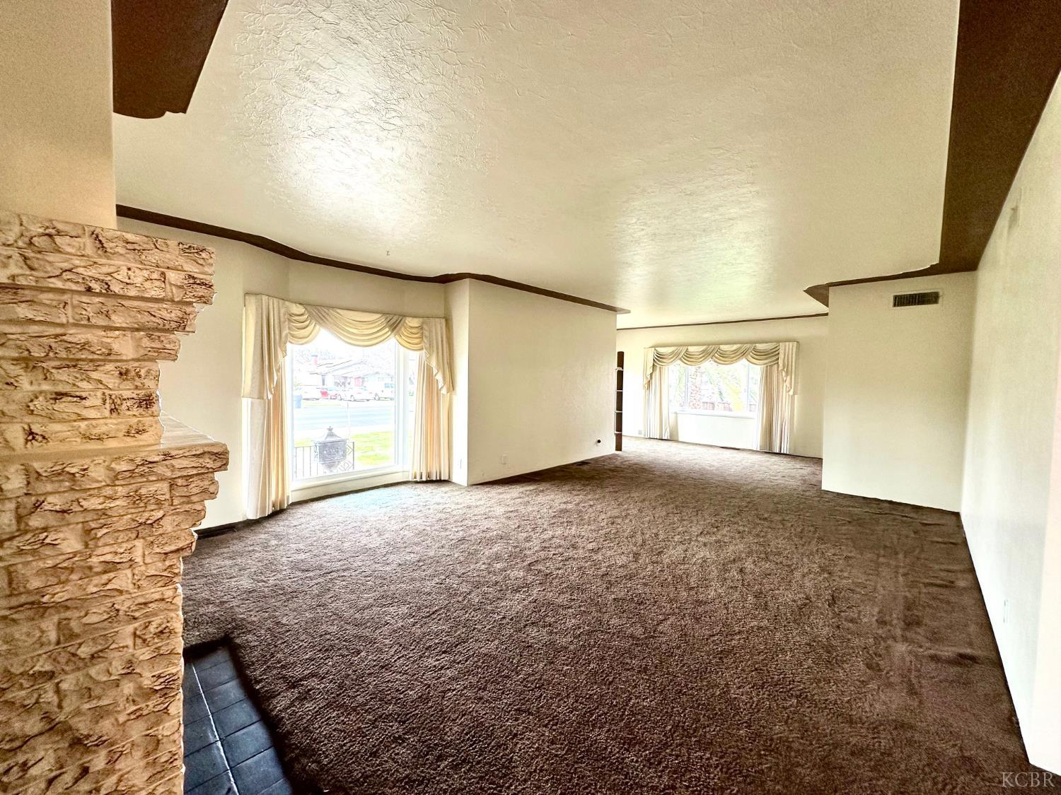 1301 N Douty St, Hanford, CA 93230