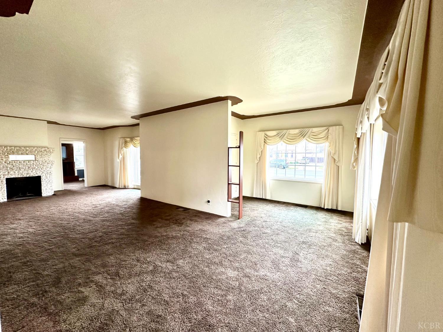 1301 N Douty St, Hanford, CA 93230