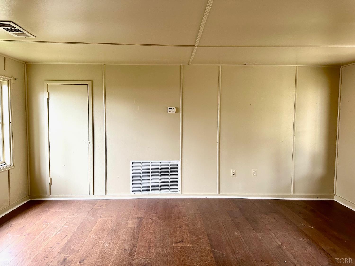 1301 N Douty St, Hanford, CA 93230