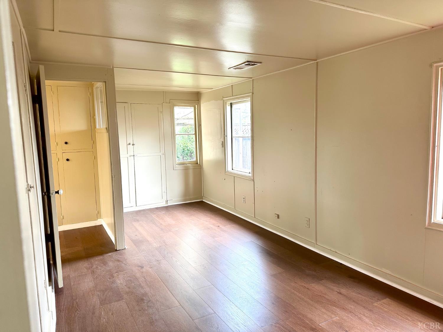 1301 N Douty St, Hanford, CA 93230