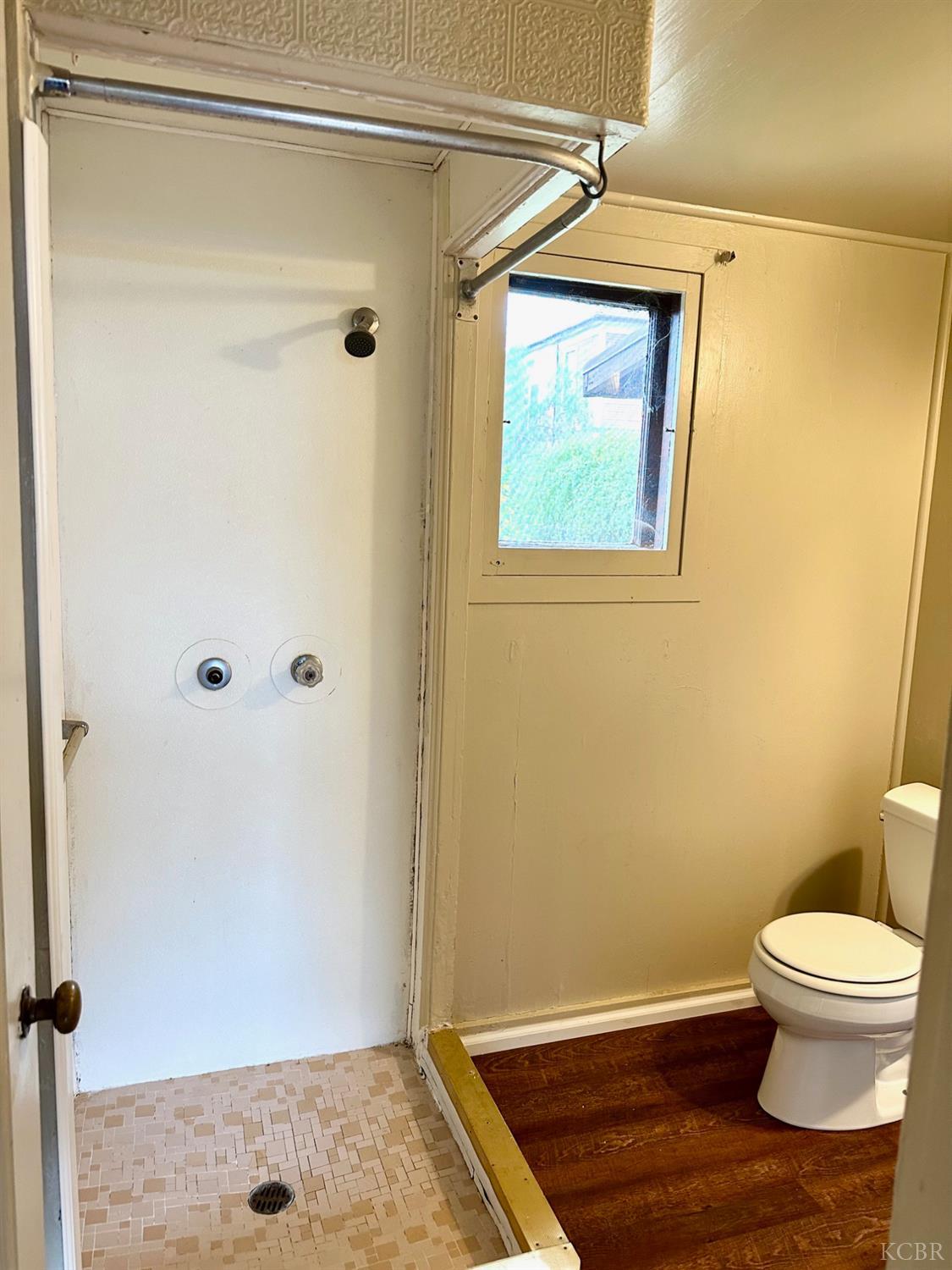 1301 N Douty St, Hanford, CA 93230