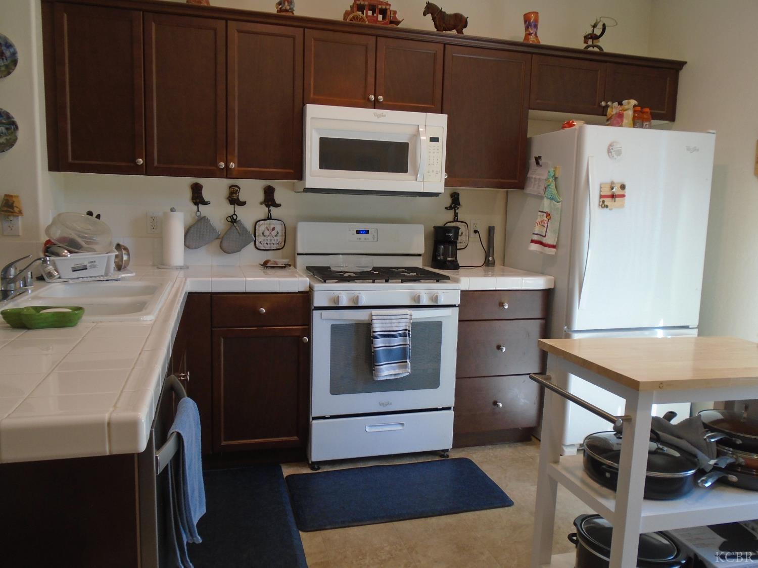 1383 Manor Ave, Hanford, CA 93230