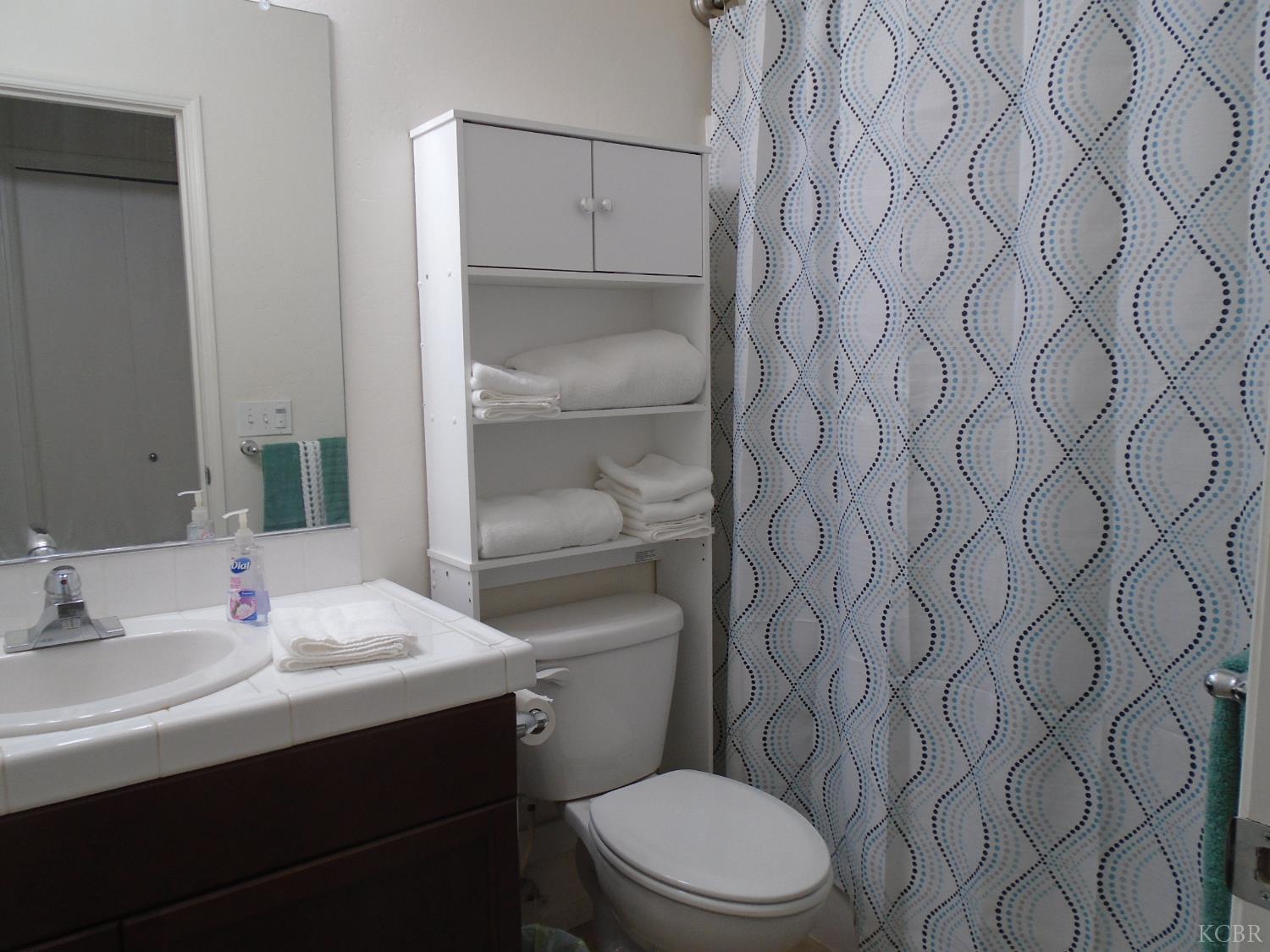 1383 Manor Ave, Hanford, CA 93230