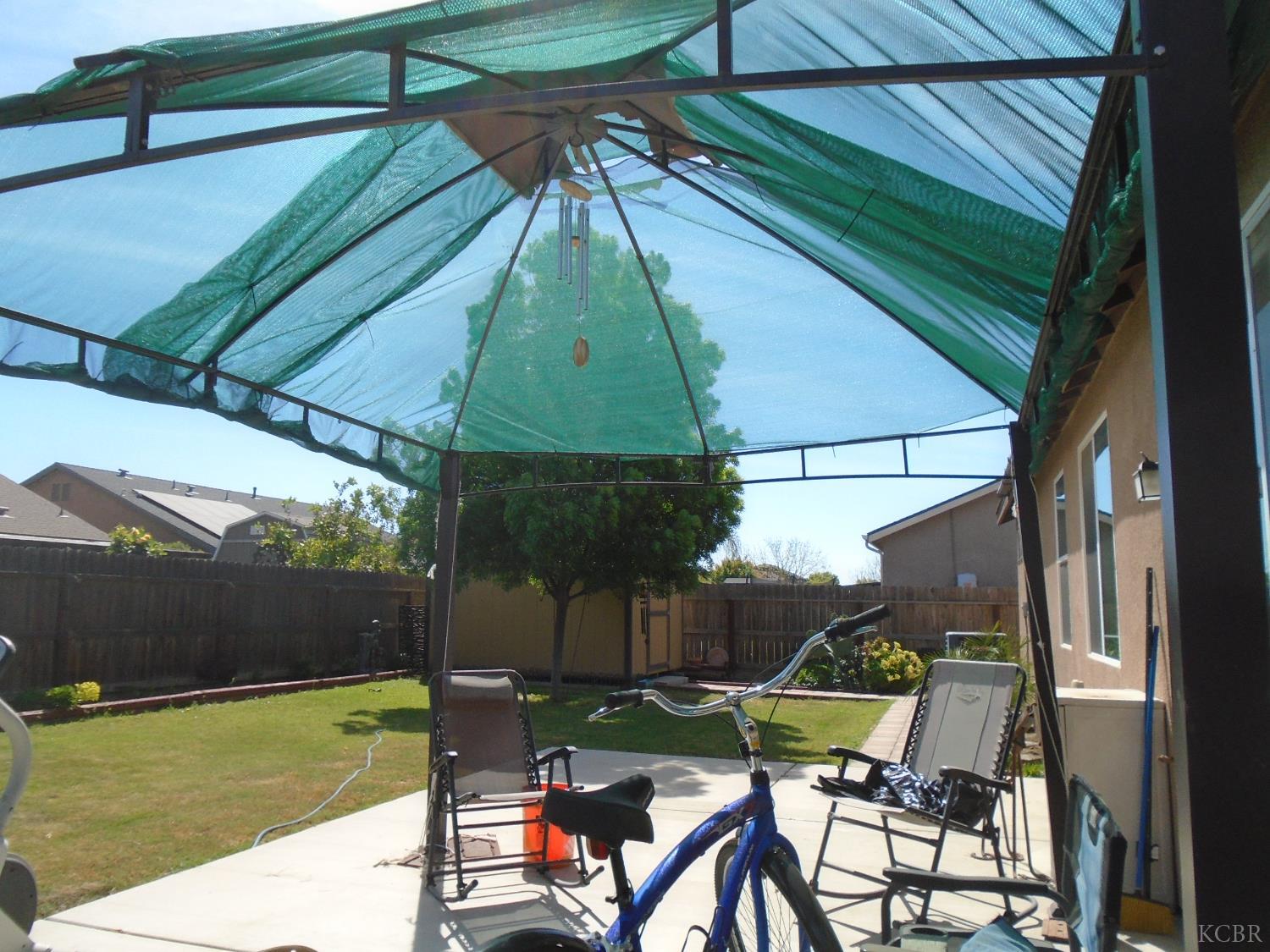 1383 Manor Ave, Hanford, CA 93230