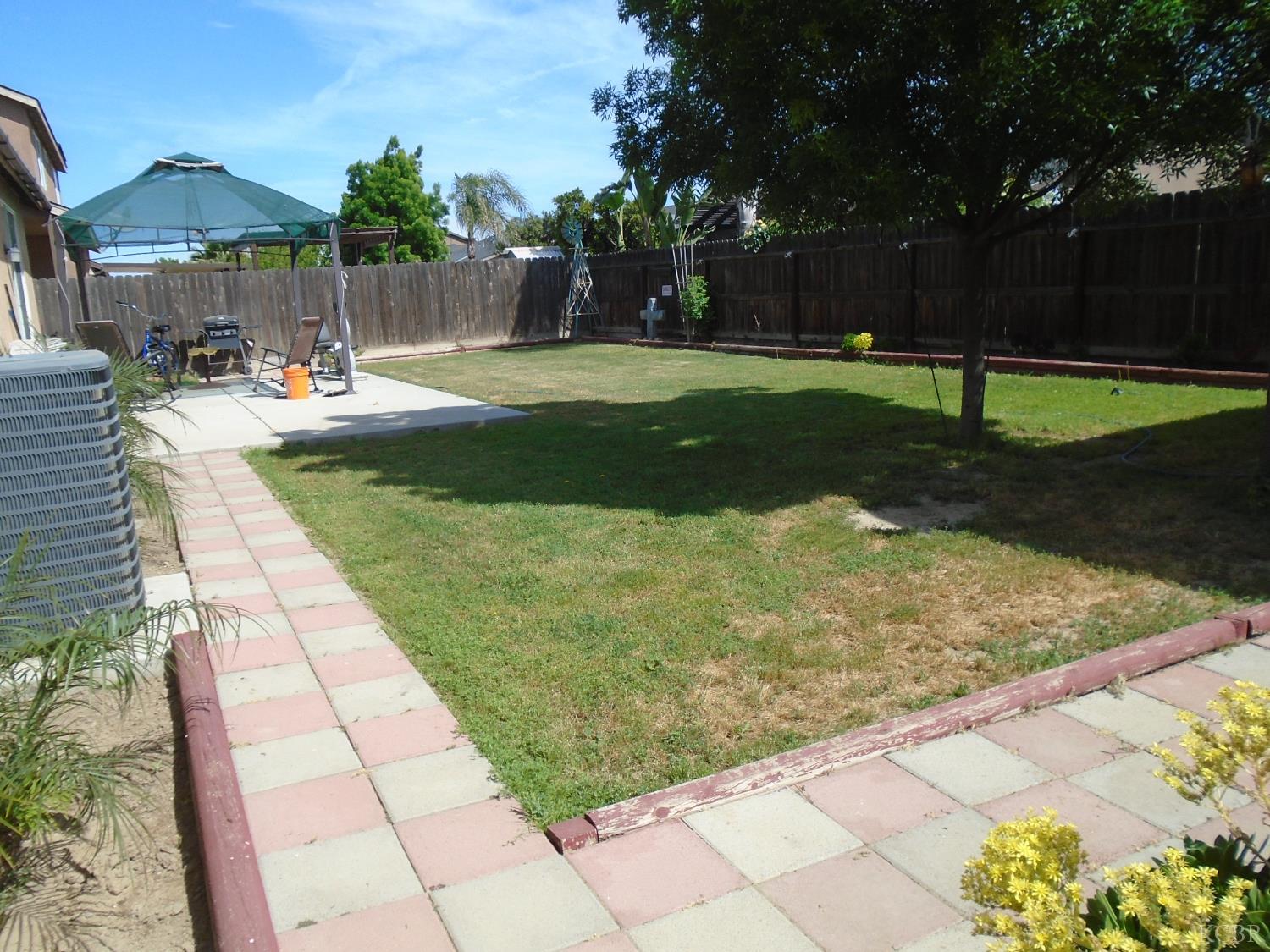 1383 Manor Ave, Hanford, CA 93230