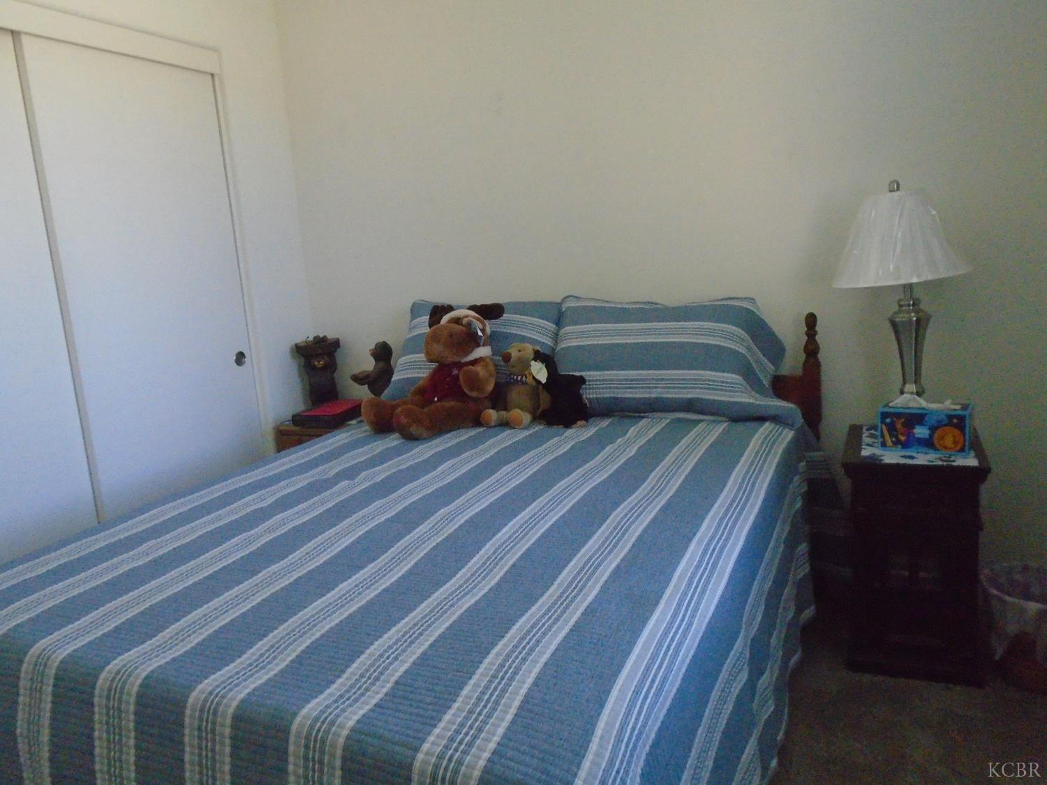 1383 Manor Ave, Hanford, CA 93230