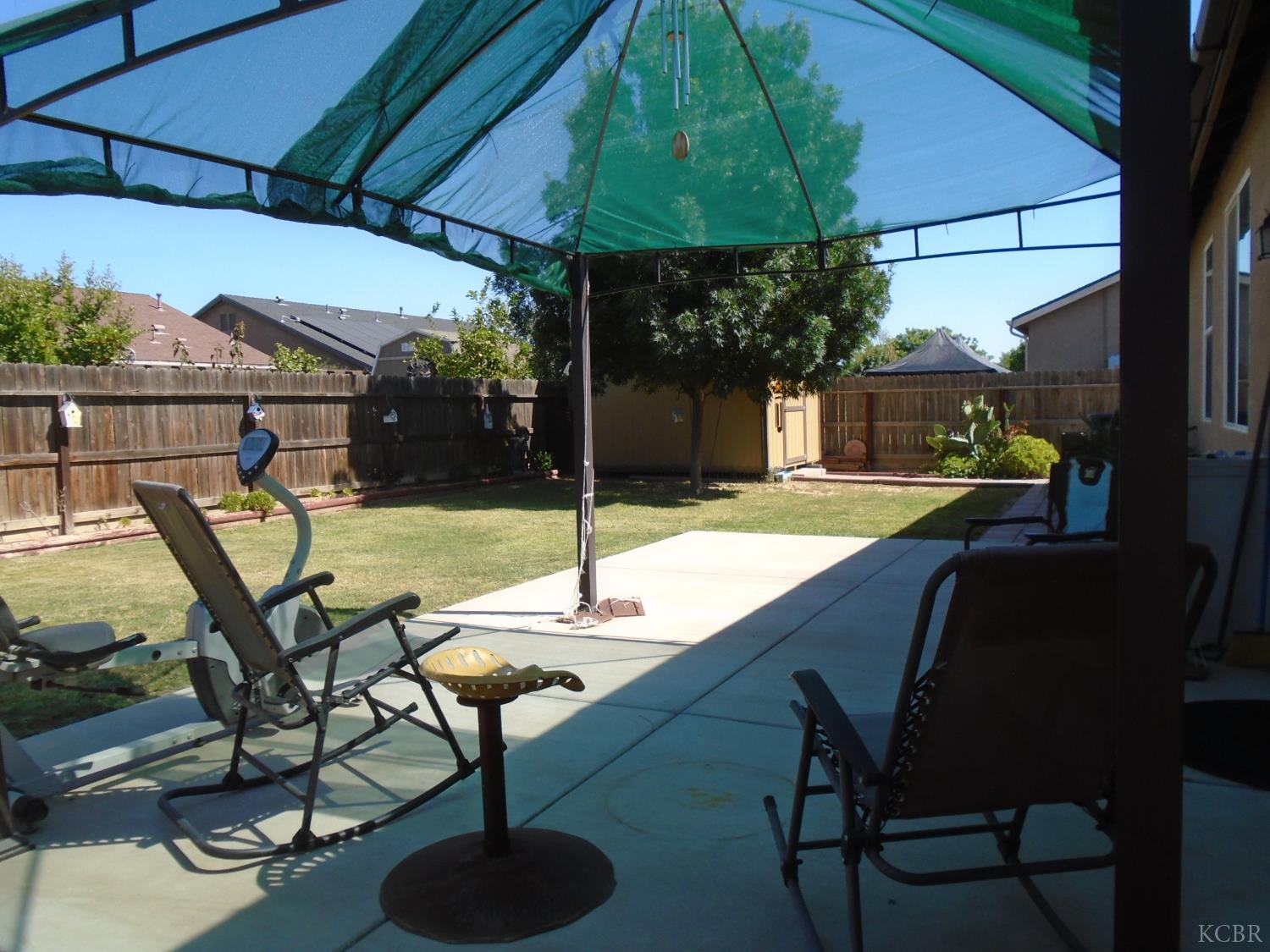 1383 Manor Ave, Hanford, CA 93230