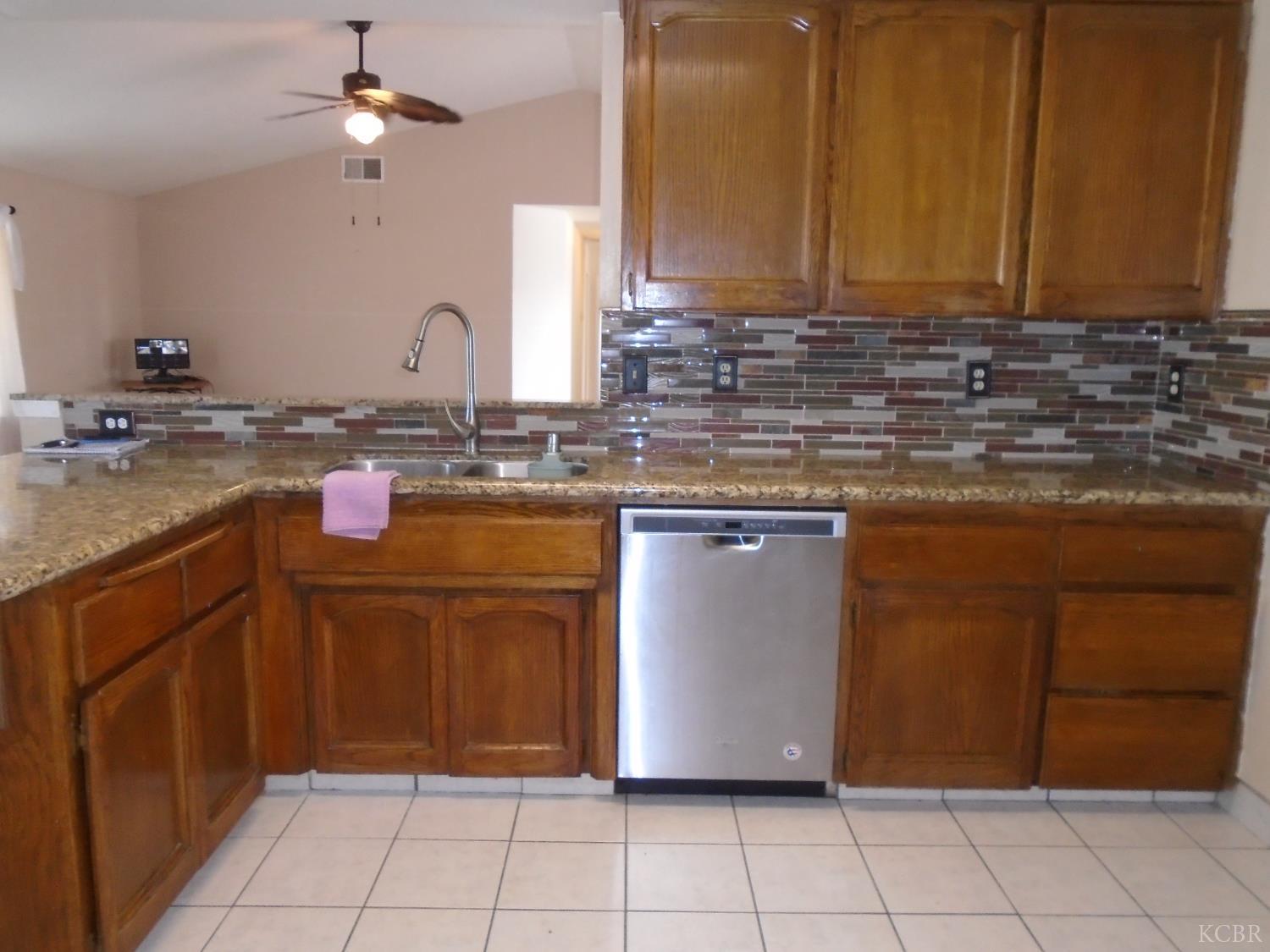 12066 Idaho Ave, Hanford, CA 93230