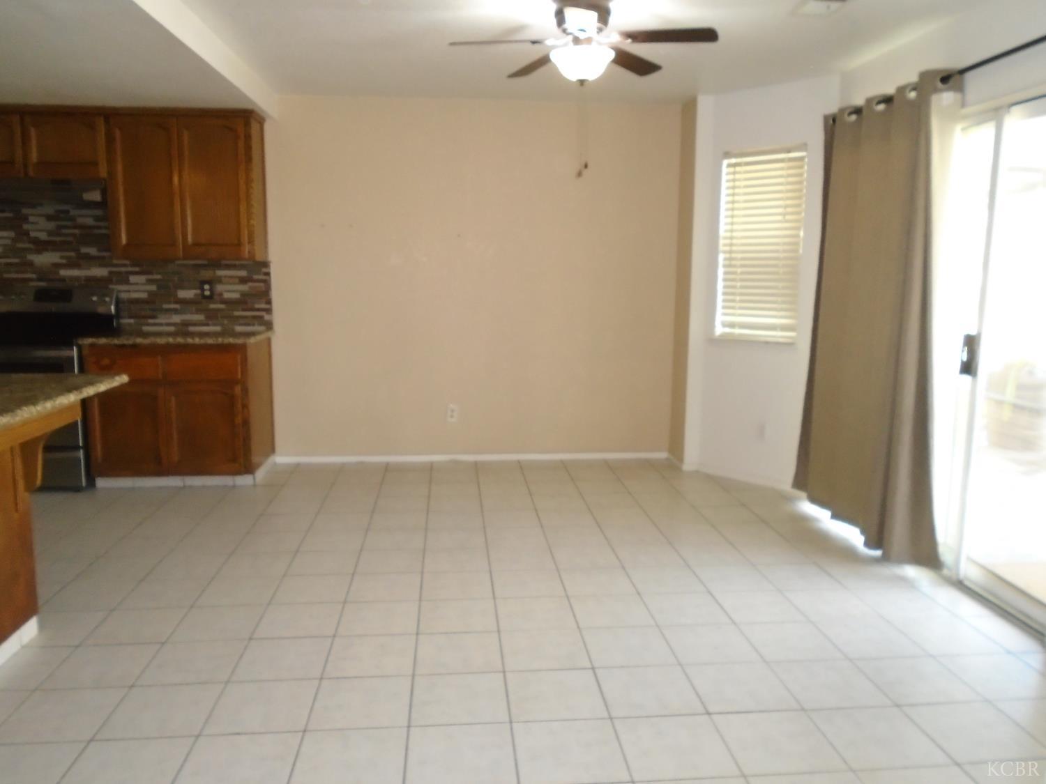 12066 Idaho Ave, Hanford, CA 93230