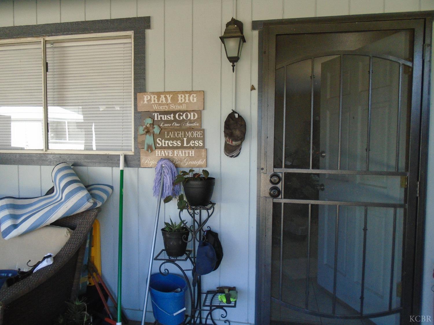 12066 Idaho Ave, Hanford, CA 93230