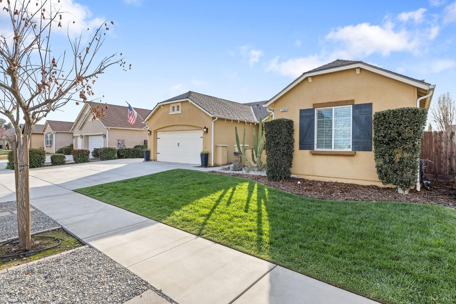 1059 Geneva Dr, Lemoore, CA 93245