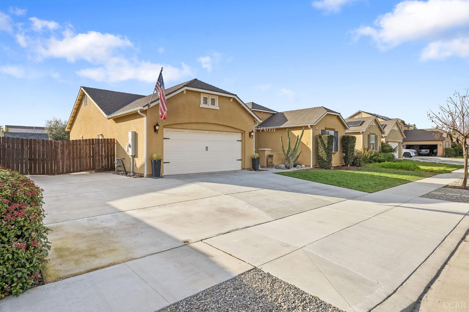 1059 Geneva Dr, Lemoore, CA 93245