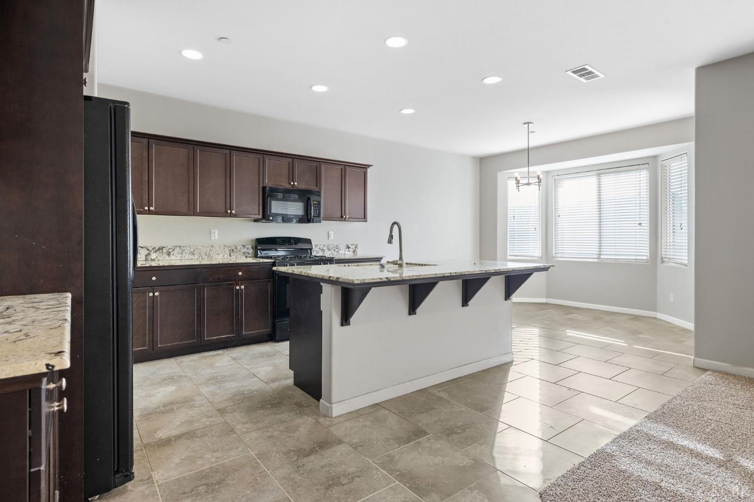 1059 Geneva Dr, Lemoore, CA 93245