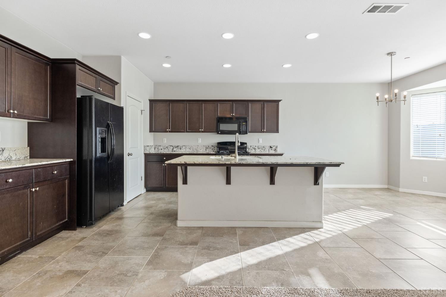 1059 Geneva Dr, Lemoore, CA 93245