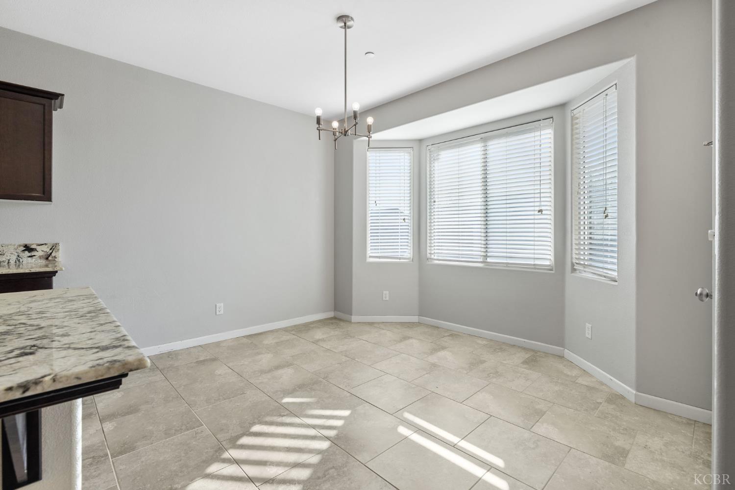 1059 Geneva Dr, Lemoore, CA 93245