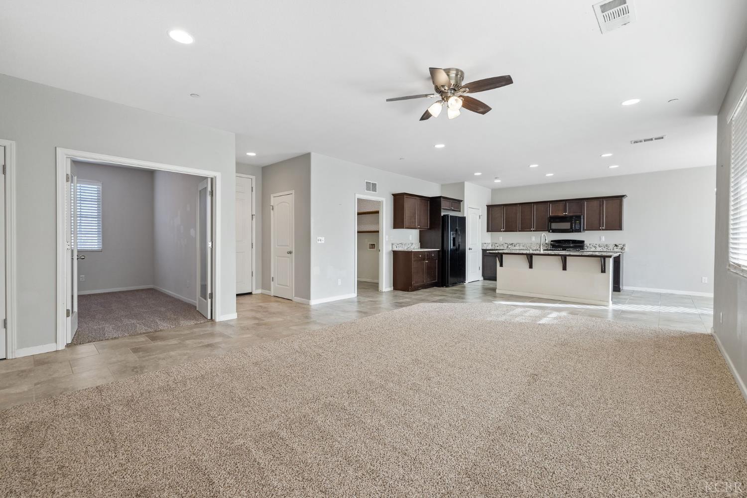 1059 Geneva Dr, Lemoore, CA 93245