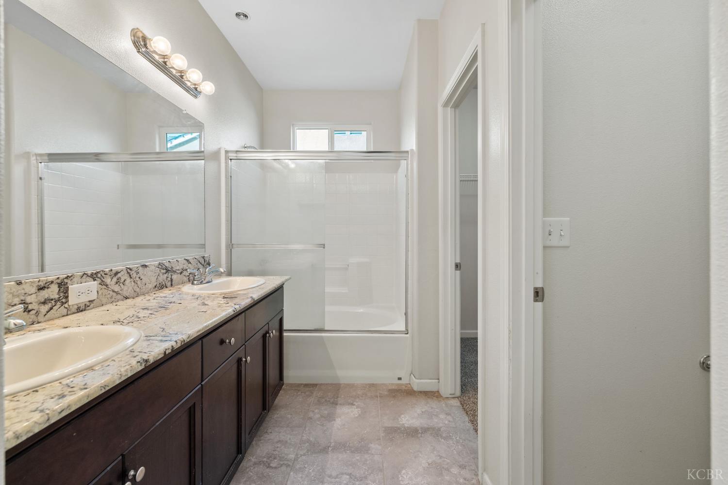 1059 Geneva Dr, Lemoore, CA 93245