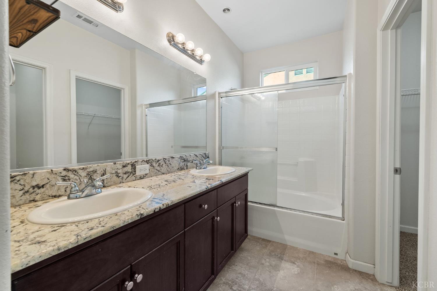 1059 Geneva Dr, Lemoore, CA 93245