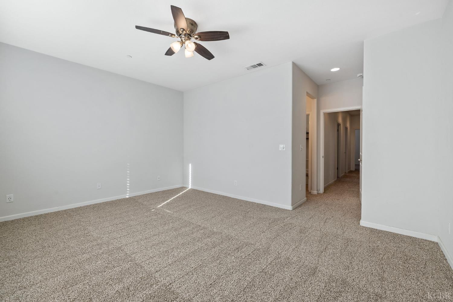 1059 Geneva Dr, Lemoore, CA 93245