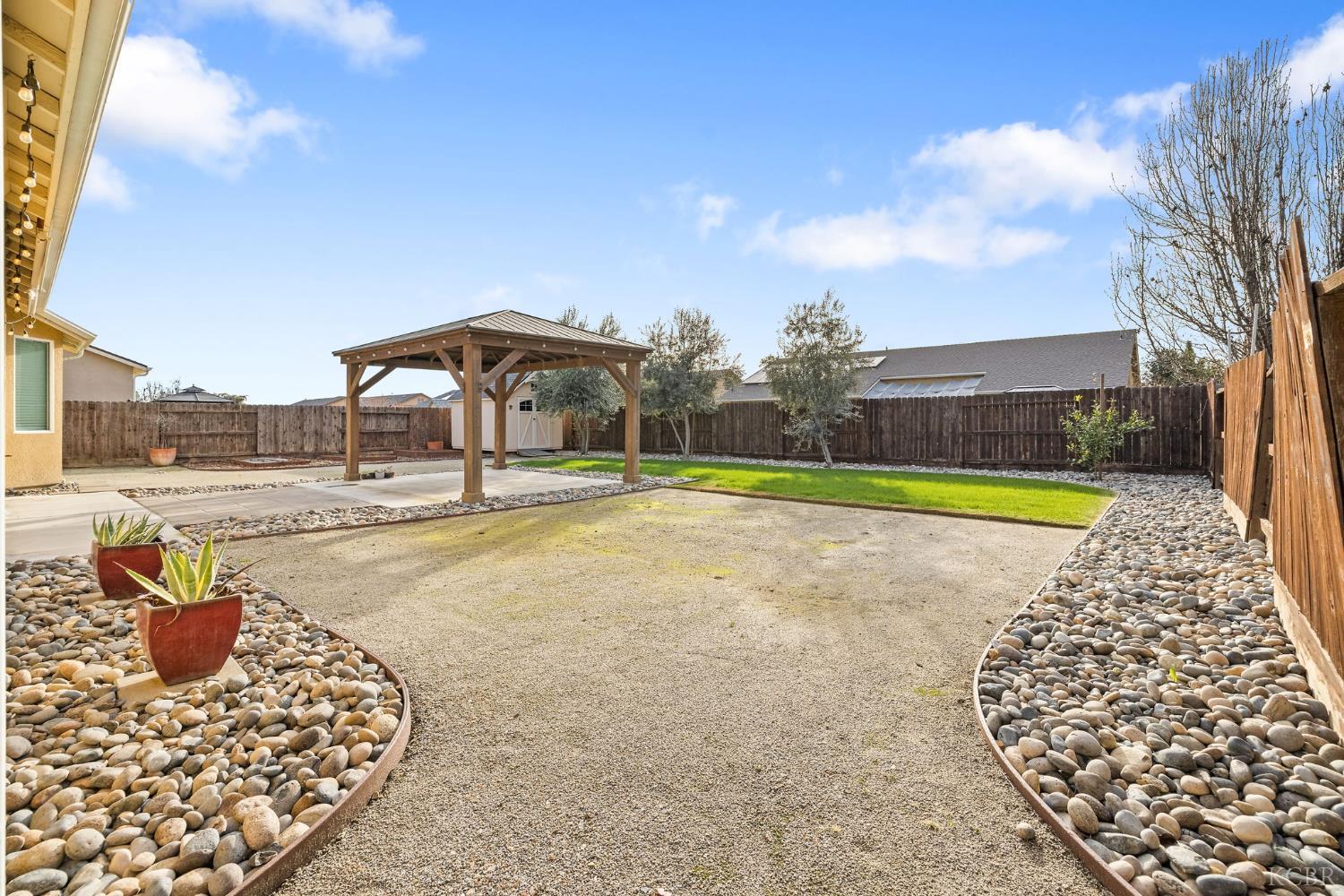 1059 Geneva Dr, Lemoore, CA 93245