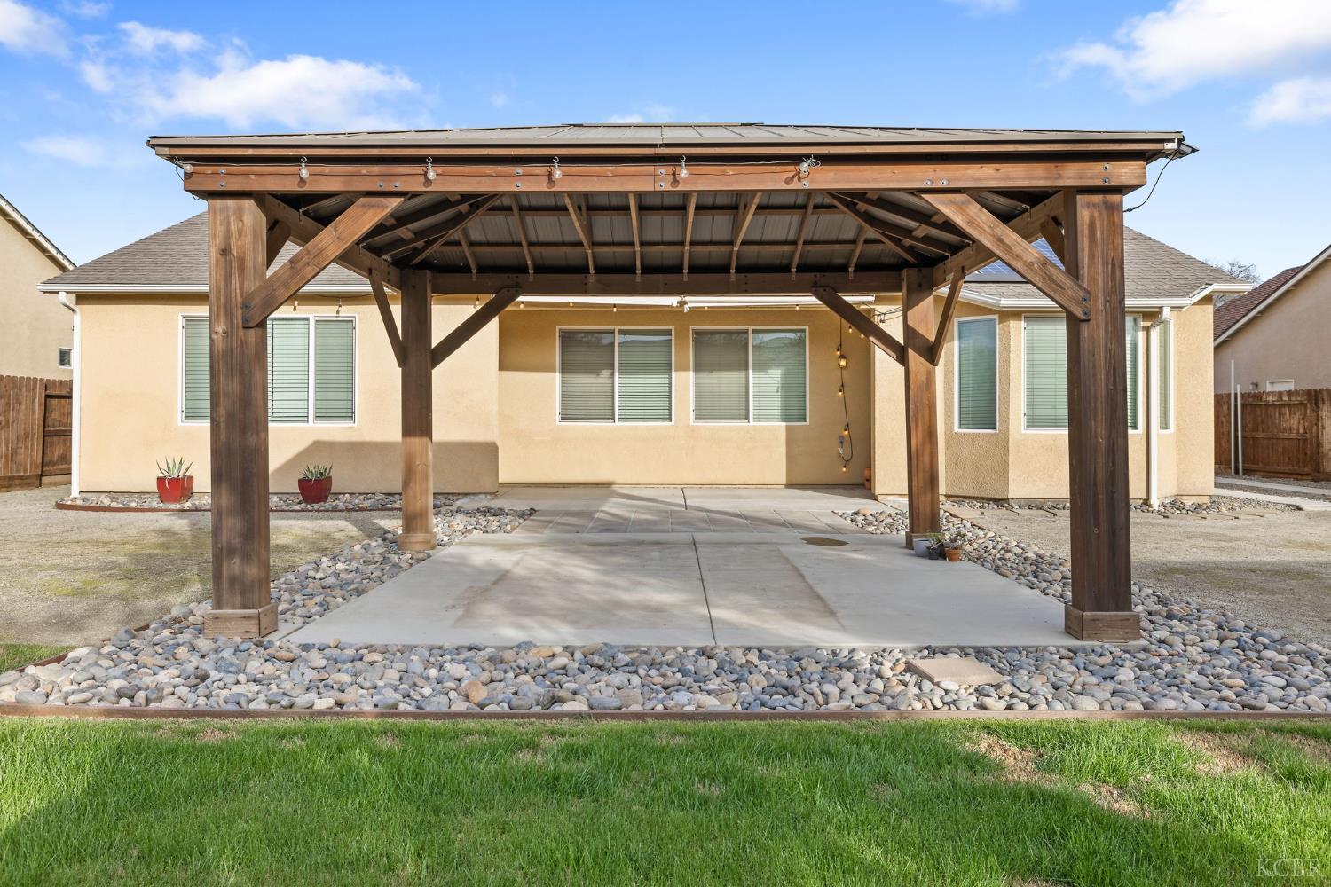 1059 Geneva Dr, Lemoore, CA 93245