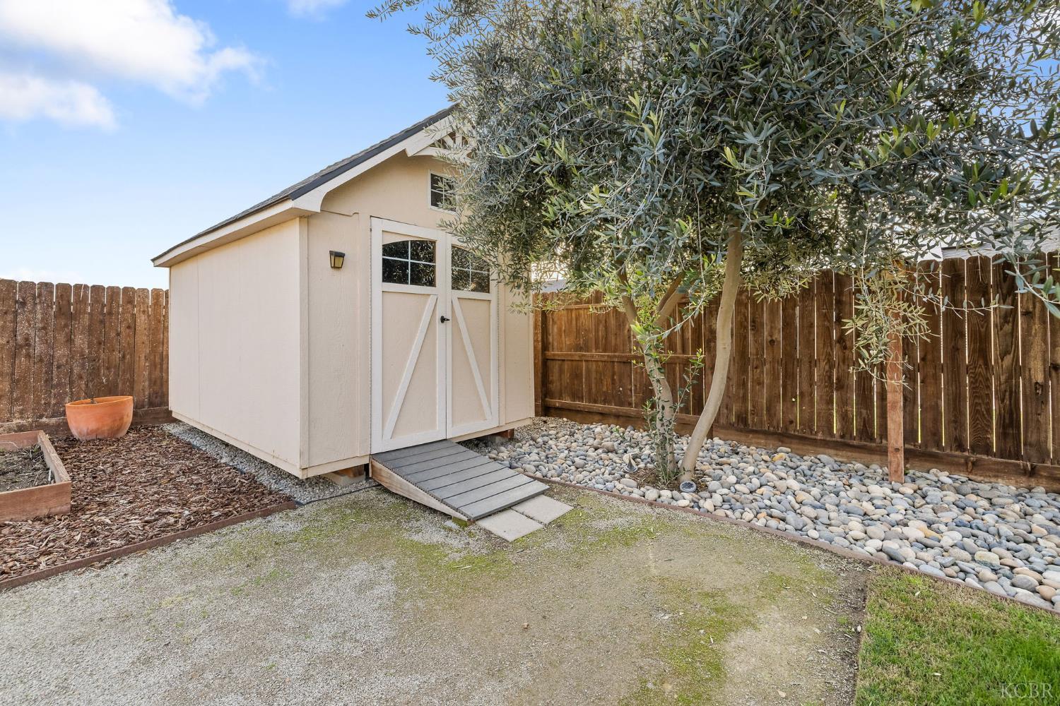 1059 Geneva Dr, Lemoore, CA 93245