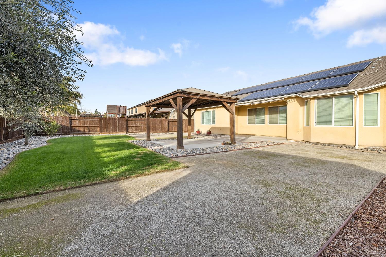 1059 Geneva Dr, Lemoore, CA 93245