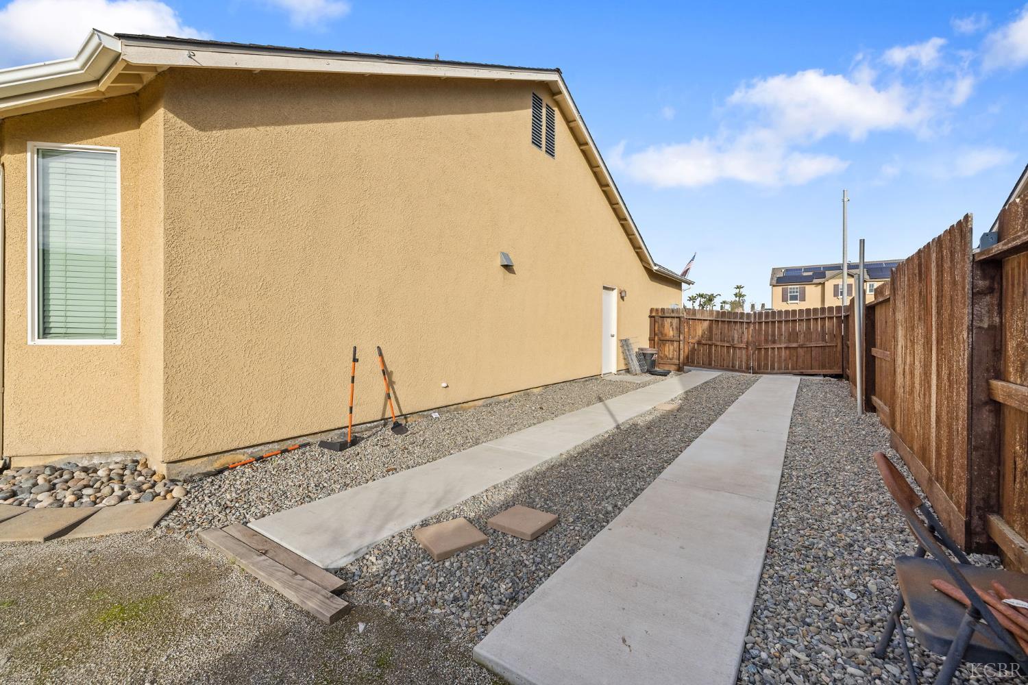 1059 Geneva Dr, Lemoore, CA 93245