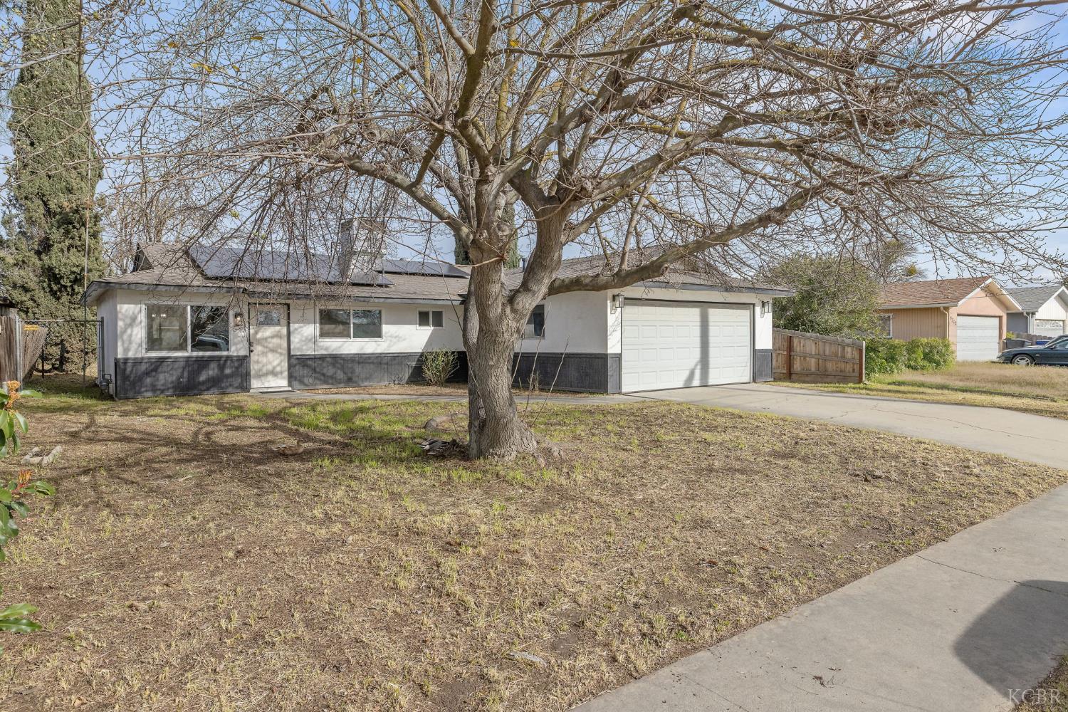 1401 N Williams St, Hanford, CA 93230