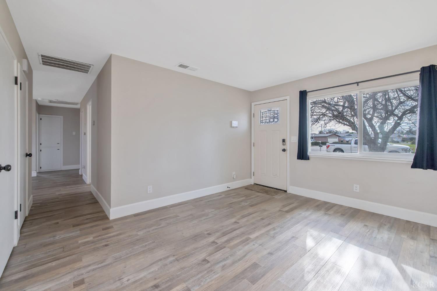 1401 N Williams St, Hanford, CA 93230