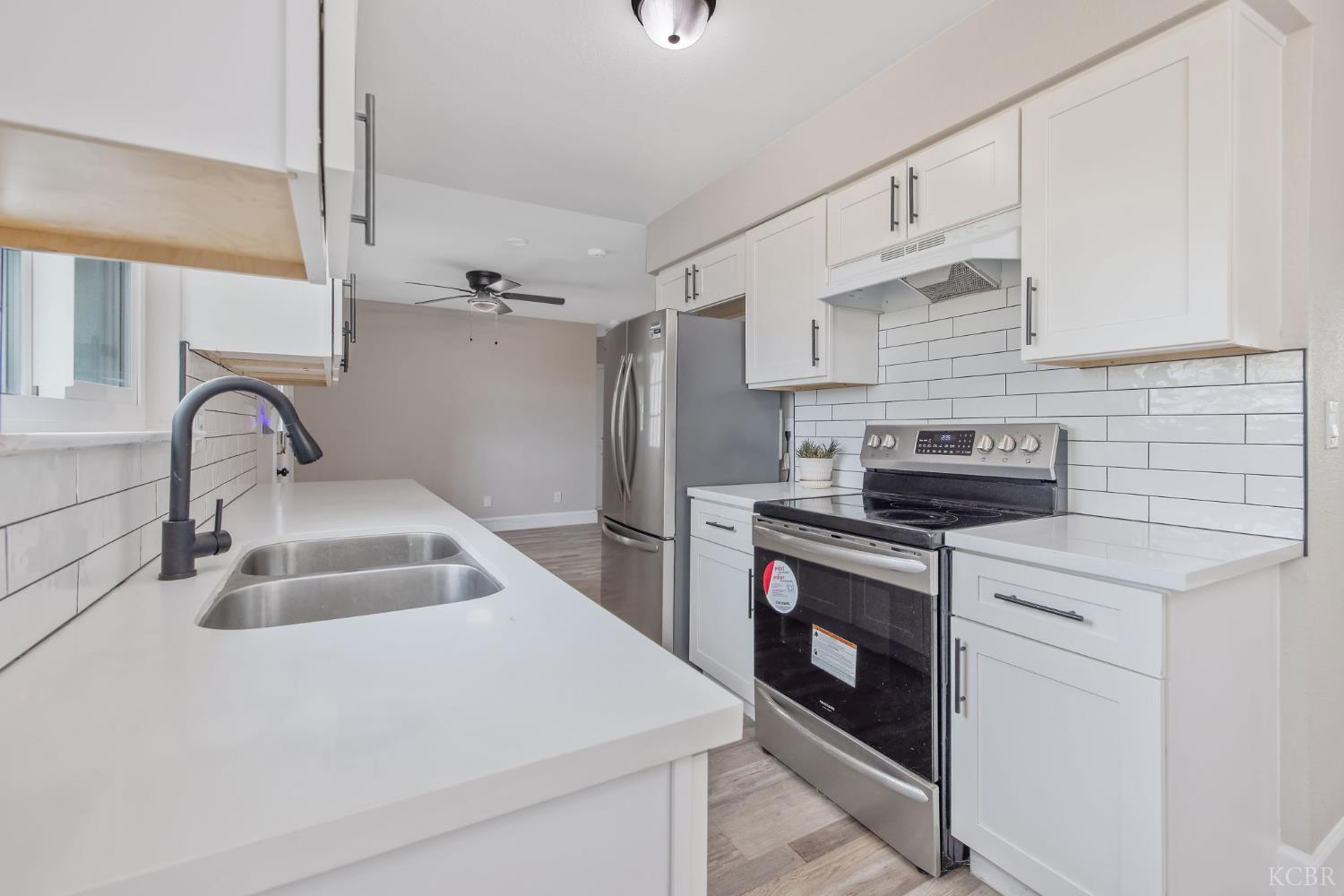 1401 N Williams St, Hanford, CA 93230