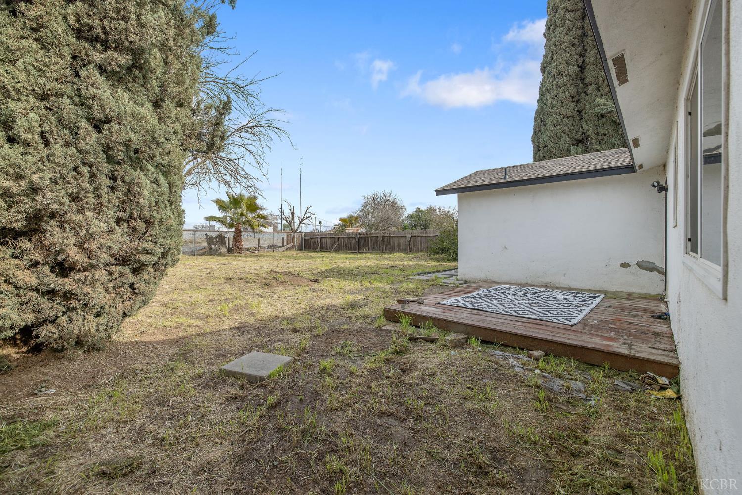 1401 N Williams St, Hanford, CA 93230