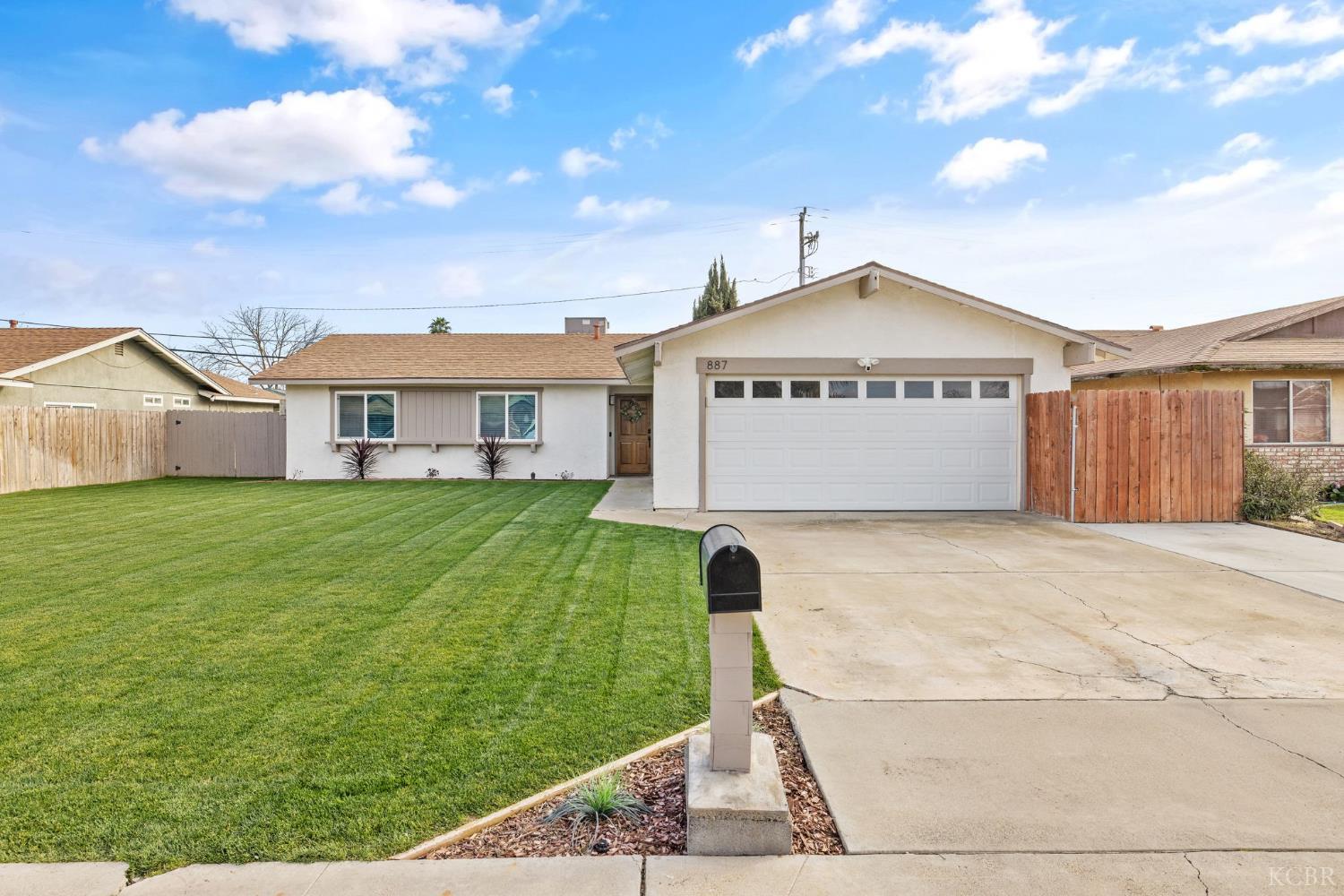 887 Linda Lee Cir, Lemoore, CA 93245